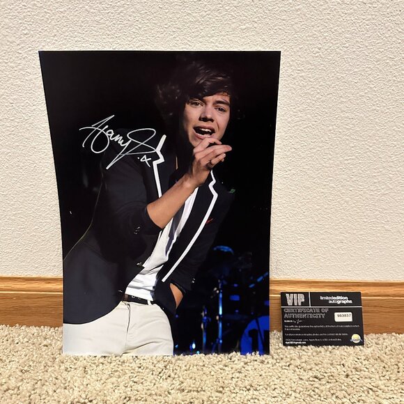 Harry Styles Autographed Photograph with COA - Picture 1 of 4